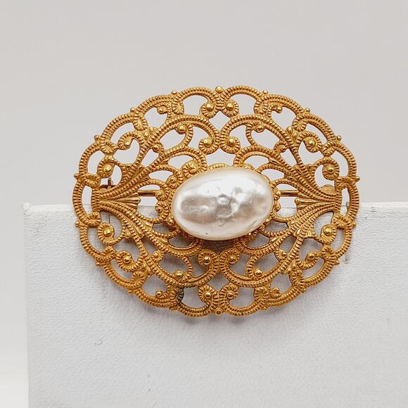 Vintage Miriam Haskell Brooch, Baroque Glass Pearl, Gold Filigree Pin - Picture 6 of 9